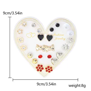 Détail des dimensions de 9 cm pour ce lot de 12 paires de boucles d'oreilles