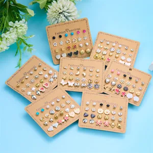Lot de 12 paires de boucles d'oreilles tendance avec motifs cœur étoile et strass