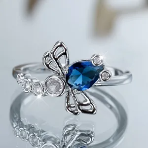 Anello libellula vintage in argento con zircone blu a goccia e accenti brillanti