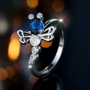 Anello vintage a forma di libellula con zircone blu a goccia e cristalli scintillanti
