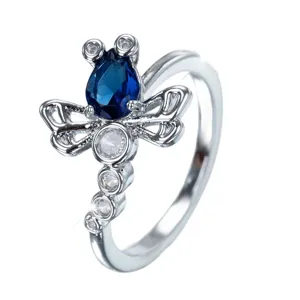 Anello libellula vintage con zircone blu a forma di pera e accenti scintillanti