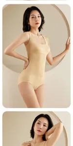Body shaper modellante senza cuciture color carne da donna con controllo pancia e apertura.