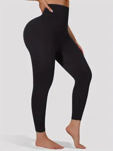 Detail de leggings modelant taille haute, pantalon de fitness push up noir gros plan.