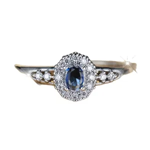 Ring mit ovalem blauem Zirkonia und doppeltem Diamant-Halo-Design