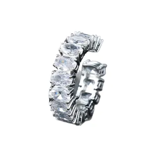 Elegante open zilveren ring met een rij sprankelende ovaal geslepen zirkonia steentjes
