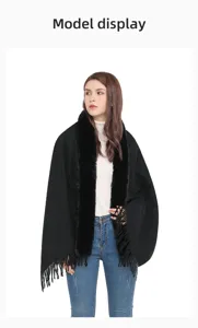 Eleganter schwarzer Winter-Schal mit weichem Kunstpelzkragen und Quasten am Modell