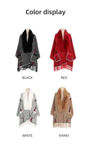 Cuatro variantes de color de un poncho de punto grueso con cuello de piel y flecos