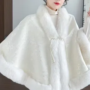 Élégant châle en fausse fourrure blanche brodé pour robe de style chinois en hiver