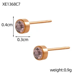 Kleine ronde oorknopjes roségoud met roze steen, maat 0,4x0,3 cm, gewicht 0,9 g