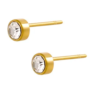 Minimalistische gouden ronde oorknopjes met heldere fonkelende steentjes voor elke dag