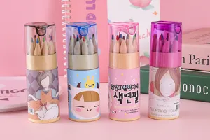 Cuatro juegos de 12 mini lápices de colores en tubos portátiles con sacapuntas integrados