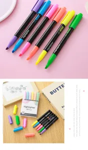 Detailansicht von 6 Textmarkern in Pastellfarben mit Verpackung in einer Lifestyle-Umgebung