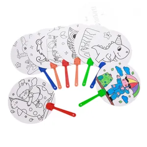 Abanicos para colorear DIY para niños con diseños de dibujos animados y mangos de colores