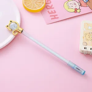 Leuke gelpen in de vorm van een kat met een kristallen bol en naaldpunt