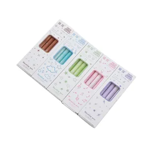 Set di cinque penne gel rotanti color pastello in scatole bianche con motivo a stelle.
