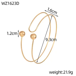Vista dettagliata del bracciale geometrico dorato con indicazioni di altezza e peso