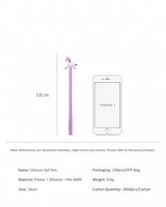 Détail d'un stylo gel licorne violet à côté d'un téléphone pour comparer la taille, 18 cm.