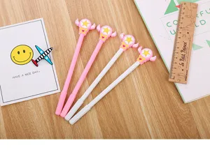 Set aus vier niedlichen Cartoon-Zauberstab-Gelschreibern in Rosa und Weiß mit Sternflügeln