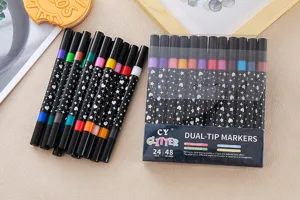 Detailansicht eines 24-teiligen Glitzermarker-Sets mit Doppelspitze in Verpackung