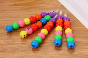 Crayons empilables colorés avec expressions mignonnes dans un design de perles ludique.