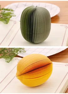 Vista dettagliata di blocchi note 3D a forma di frutta verde e gialla