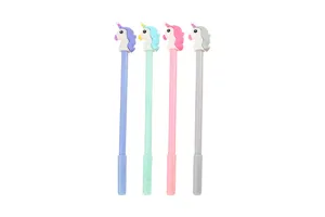 Vue détaillée de quatre jolis stylos gel licorne dessin animé aux couleurs pastel douces