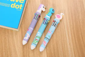 Vue détaillée de trois jolis stylos à bille rétractables à 10 couleurs avec personnages
