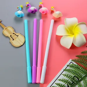 Set di 4 penne gel fenicottero cartoon con tappi in silicone a forma di cigno carino