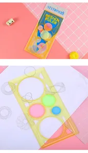 Vue détaillée d'un ensemble de règles spirographes créatives pour le dessin scolaire