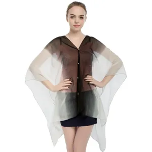 Elegante chal de gasa con protección solar para mujer con botón de perla y degradado