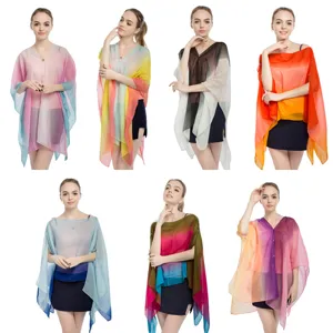 Poncho de protección solar de gasa degradada con elegantes botones de perlas para mujer