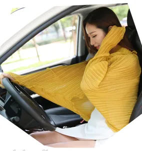 Gelbes Plissee-Sonnenschutz-Tuch für Autofahrten mit Rüschenärmeln und Chiffon-Textur