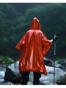 Poncho de pluie thermique orange vif pour urgence extérieure, imperméable idéal pour randonnée.