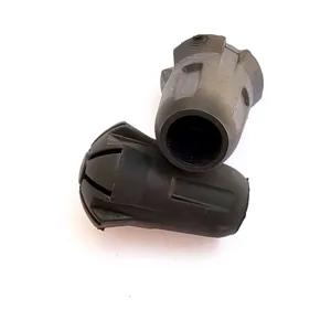 Detailansicht des schwarzen Gummi Wanderstock Spitzenschutzes Ersatzteil Detailansicht.