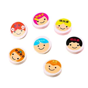Set di sette simpatiche gomme tonde con faccine a cartone e messaggi di incoraggiamento.