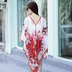 Elegante wit-rode chiffon zonnebrand sjaal met traditionele schoonheid print en parelknop