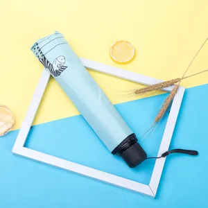 Klappbarer Sonnenschirm mit süßem Zebramuster, UV-Schutz und schwarzem Kleber für den Alltag.
