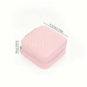 Draagbare roze sieradendoos met golfpatroon stiksel en nauwkeurige afmetingen van 9,5 cm