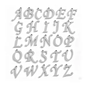 Ciondoli lettere alfabeto in acciaio inossidabile accessori gioielli DIY per collane bracciali.