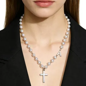Vintage Perlenkette mit Kreuz Anhänger und Buchstabe A Charm für Damen Modeschmuck.
