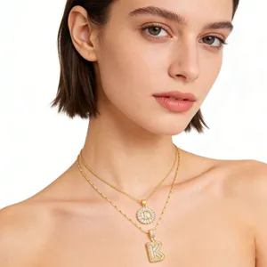 Gepflegte goldfarbene Buchstabe K Anhänger Halskette funkelnde Zirkonia Damen Schmuck Set
