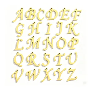 Ciondoli con lettere dell'alfabeto in acciaio inossidabile dorato per collane bracciali DIY.
