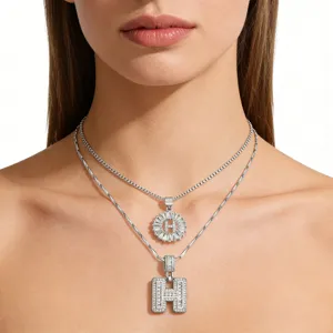 Doppelter Initialen H Anhänger Halskette, Kupfer gefertigt mit Zirkonia modisch chic.