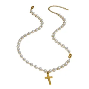Vintage Stil Perlenketten mit goldenem Kreuz Anhänger und Buchstaben Charms für Damen