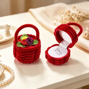 Miniatura scatola per anelli a cesto di fiori in velluto rosso per gioielli e regali