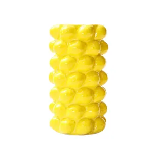 Gelbe Keramikvase mit Blasen Zitronen Textur zylindrisches Design fur Heimdekoration Hydrokultur.