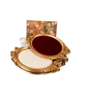 Vintage gouden ovale sieradentrays met strikbloemmotief en zachte fluwelen voering
