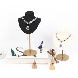 Elegantes Luxus Schmuckständer-Set mit Halskettenbüsten aus Samt und Ringkegeln