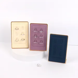 Luxe L-vormige ringdisplaystandaards voor sieraden in crème, paars en marineblauw