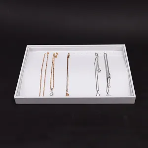 Professionele witte sieraden display lade met kettingen voor opslag en presentatie